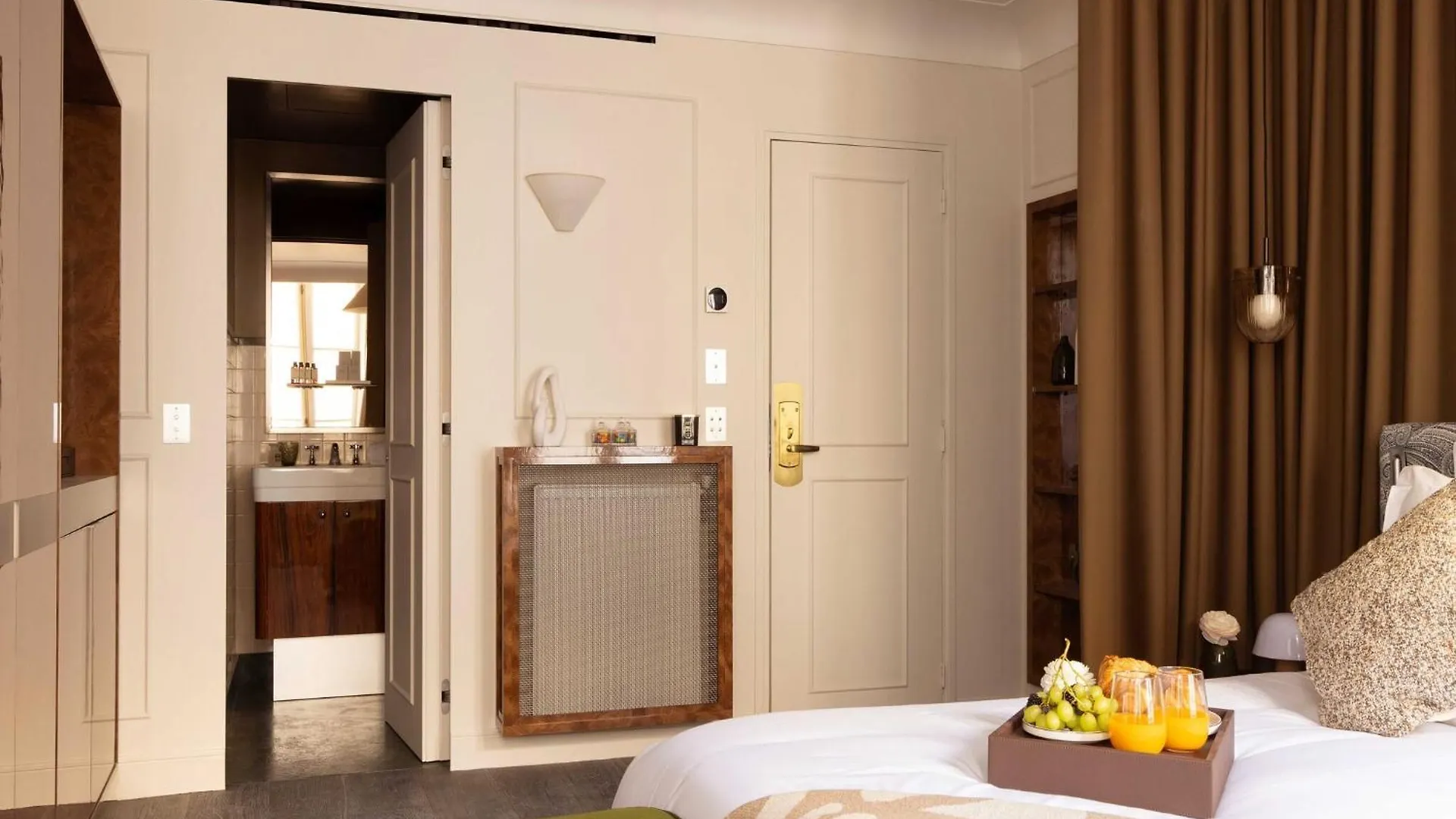 Palais Bourbon Hotel - Room 43- 2P - Invalides Paris France